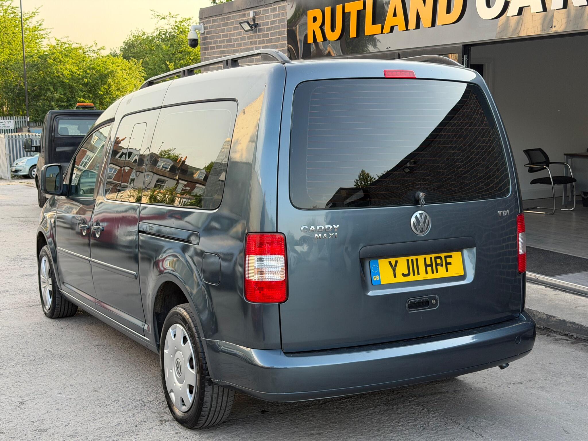 Volkswagen Caddy Maxi Life view 5