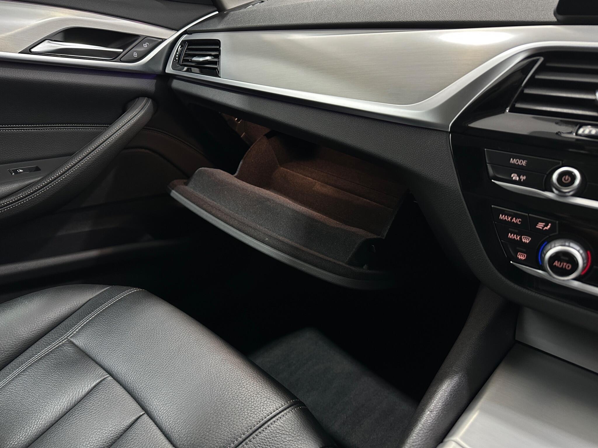 BMW 5 Series view 29