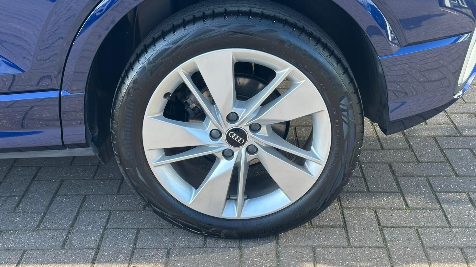 Audi Q2 view 9
