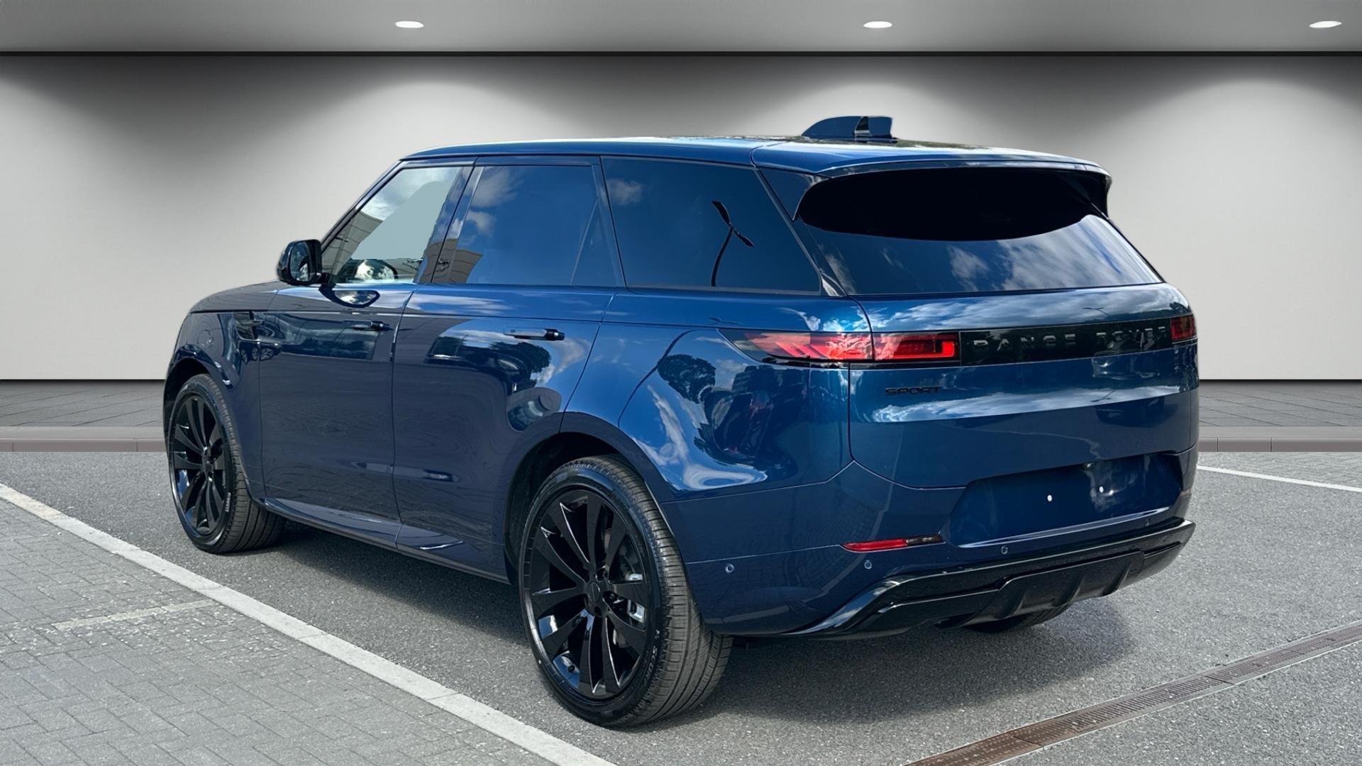 Land Rover Range Rover Sport view 5
