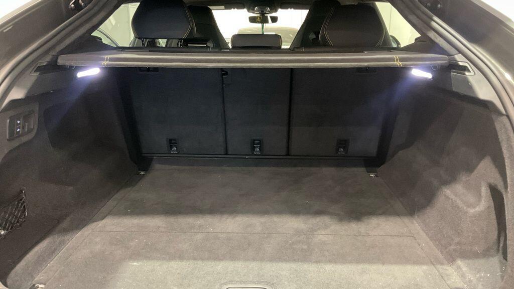 Lamborghini Urus view 8