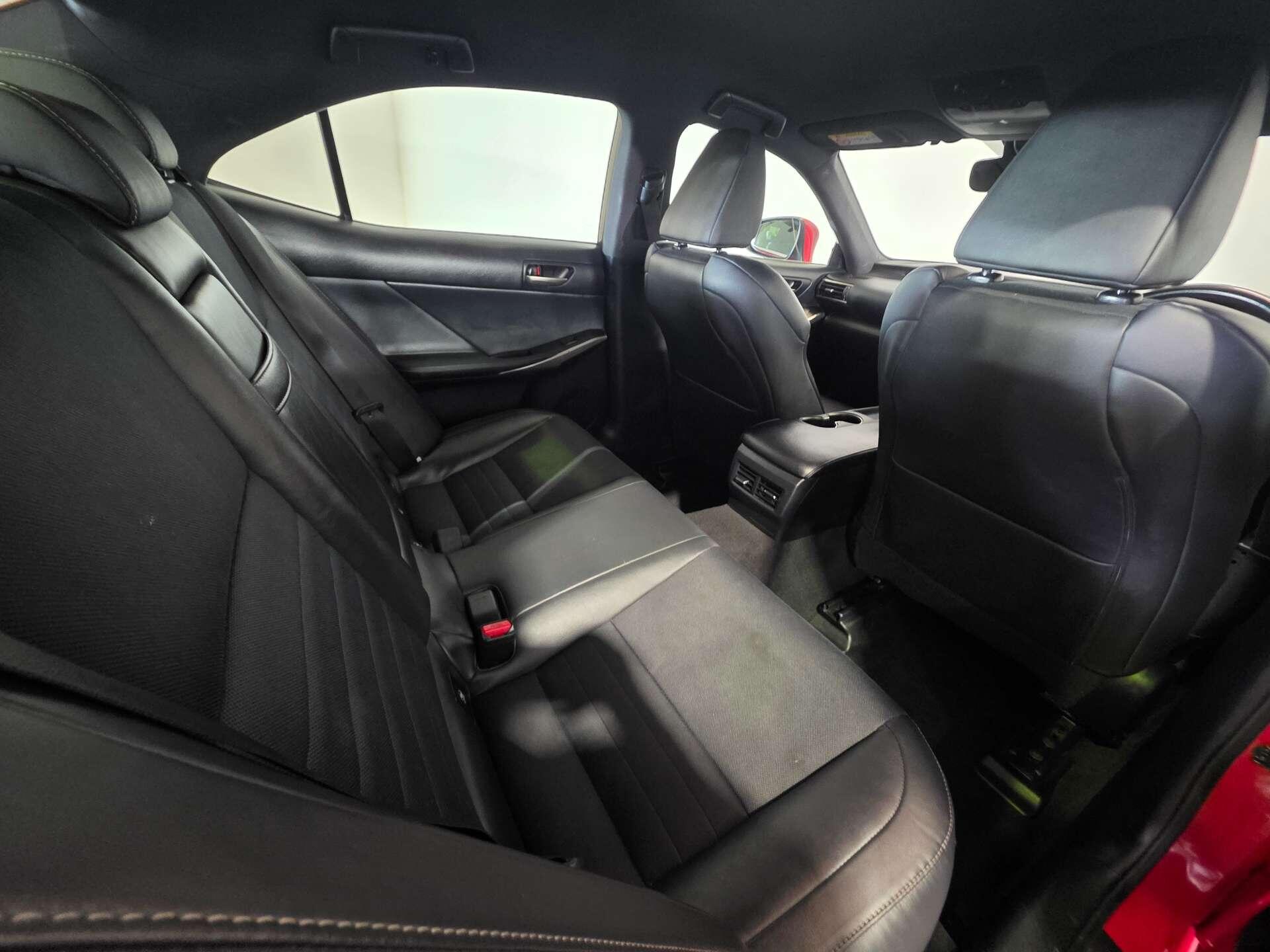 Lexus Is view 35