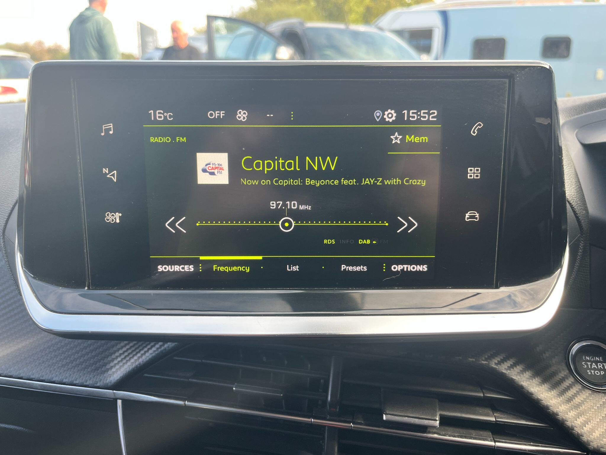 Peugeot 2008 view 17