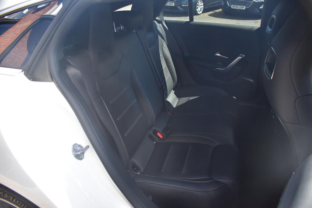 Mercedes-Benz Cla view 32