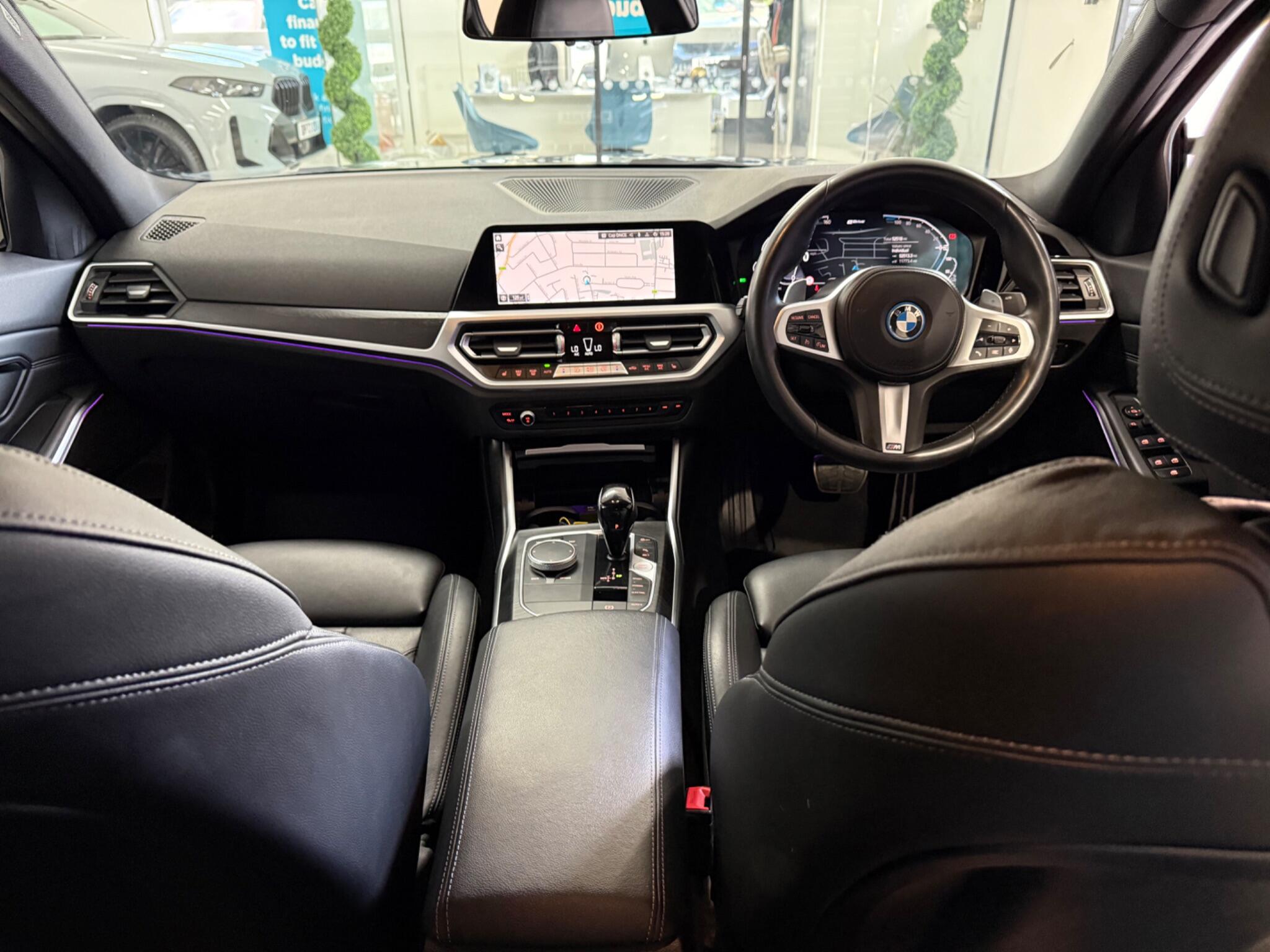 BMW 3 Series view 20