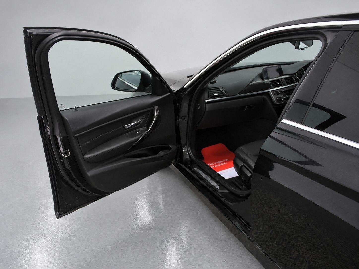 BMW 3 Series view 28