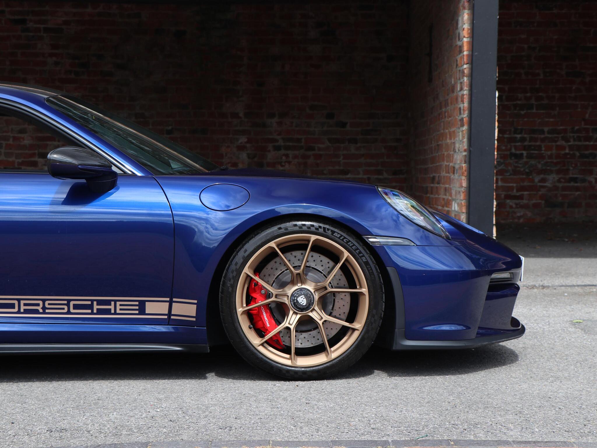 Porsche 911 view 10