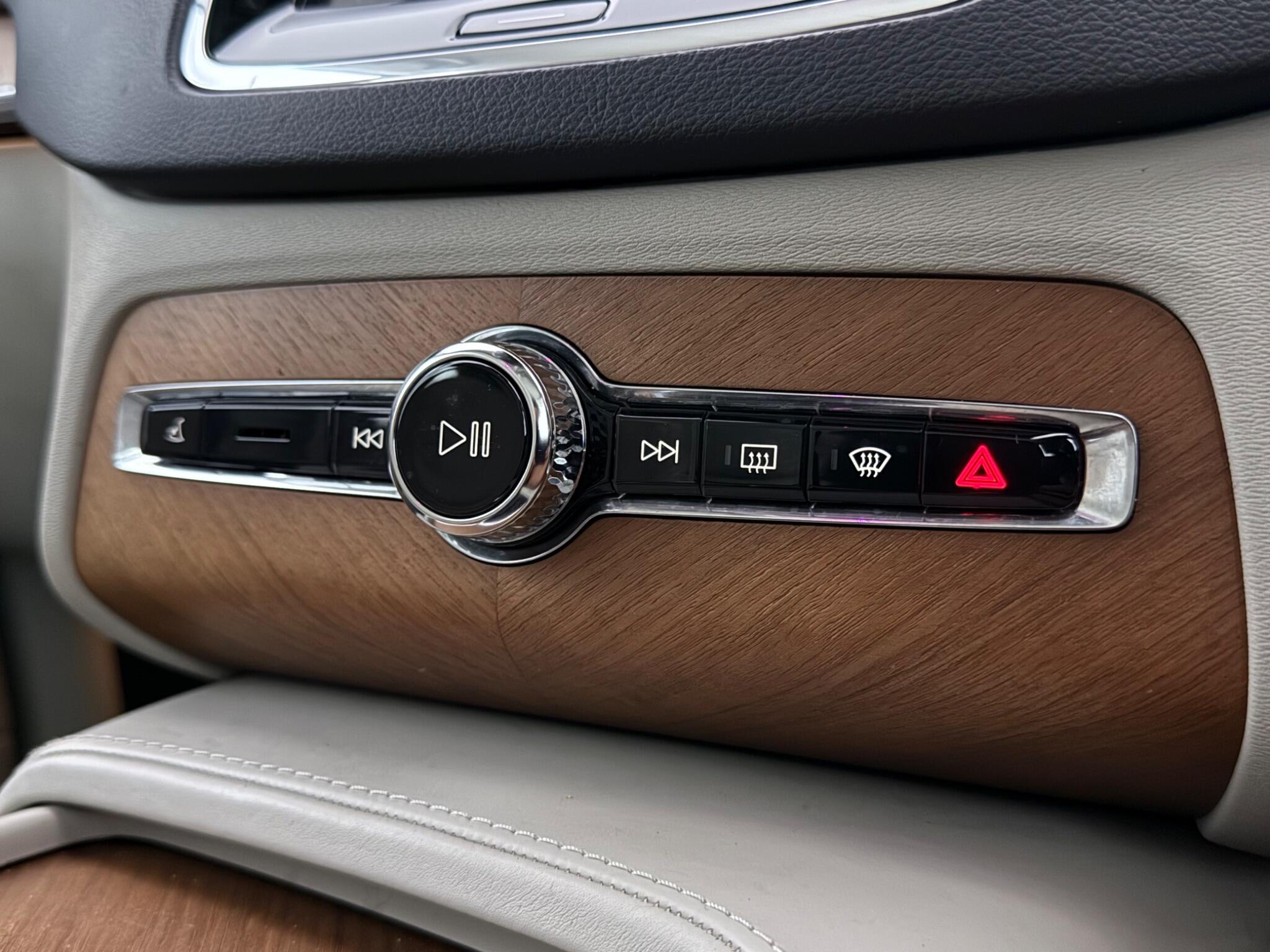 Volvo XC90 view 19
