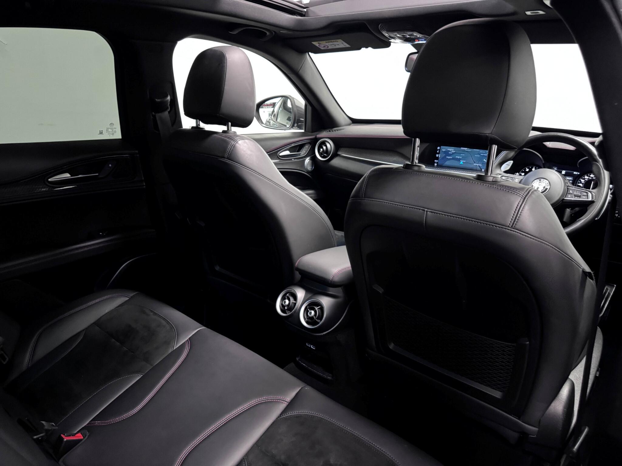 Alfa Romeo Stelvio view 22