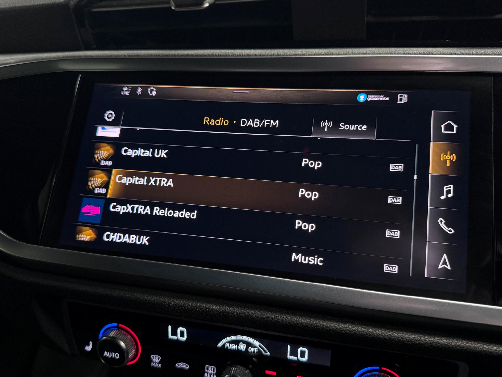 Audi Q3 view 44