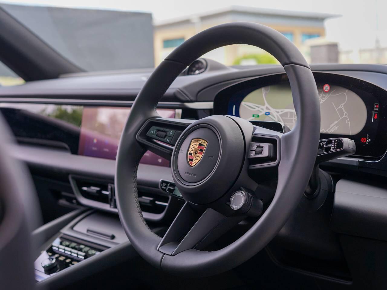 Porsche Macan view 4