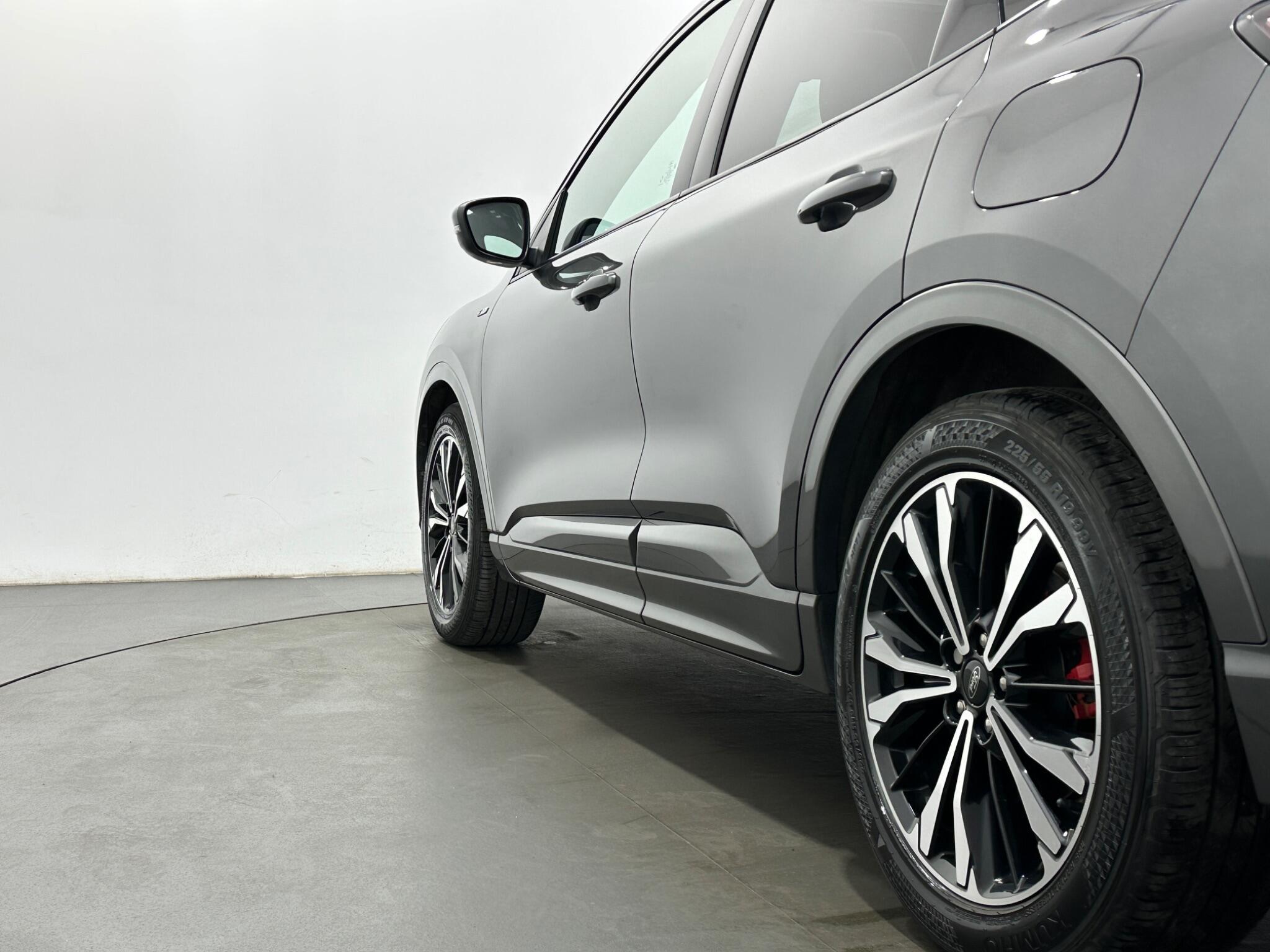 Ford Kuga view 48