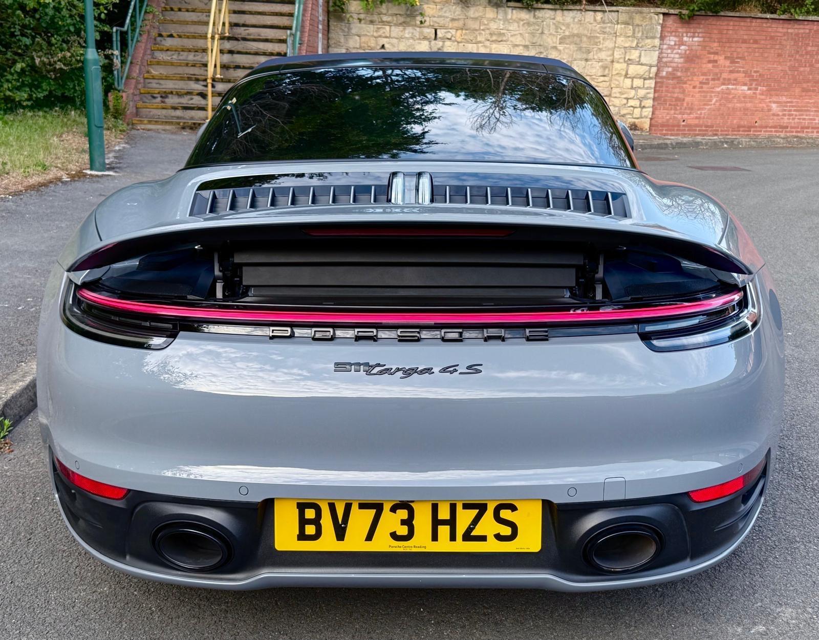 Porsche 911 view 12