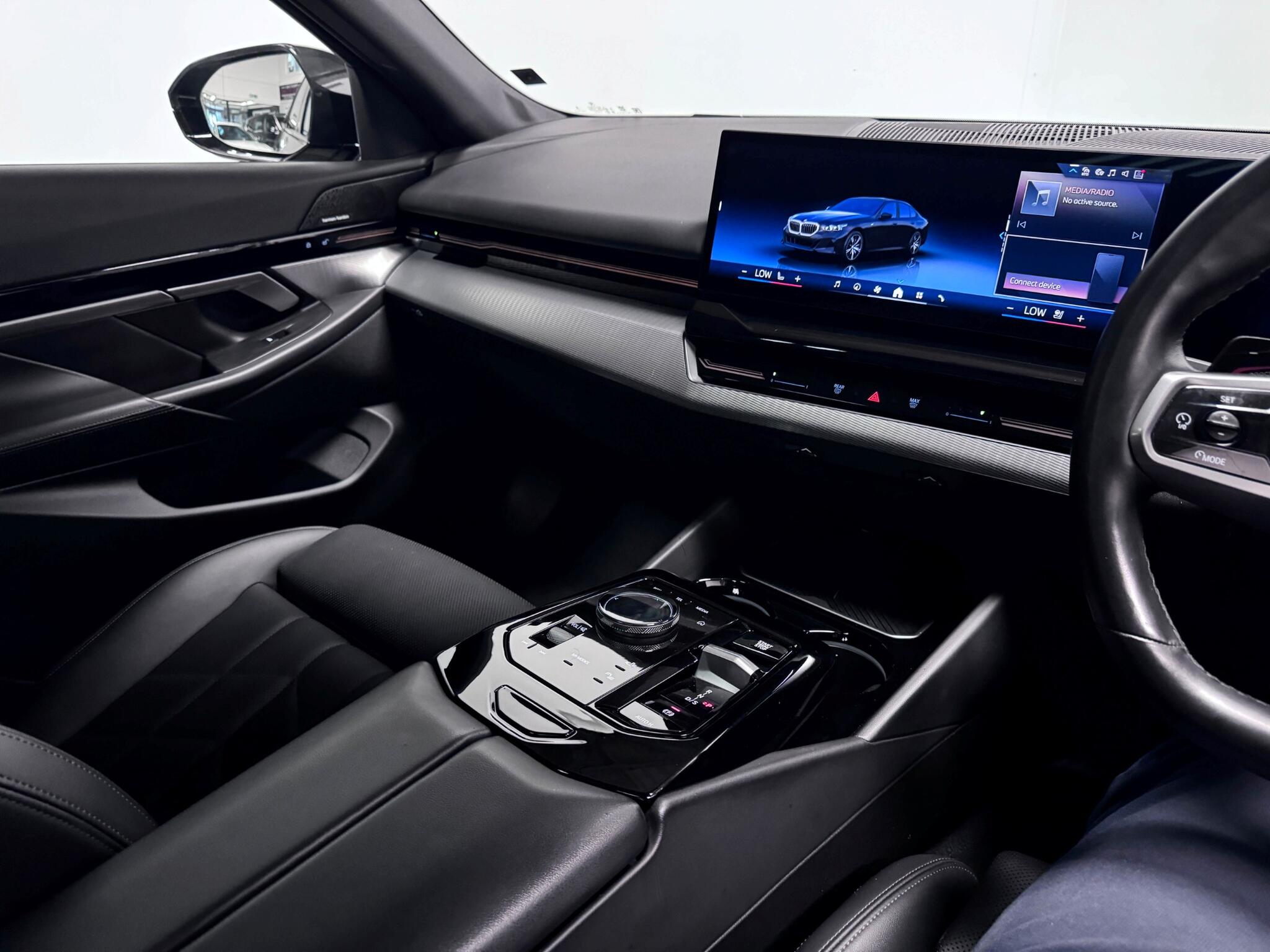 BMW 5 Series view 36