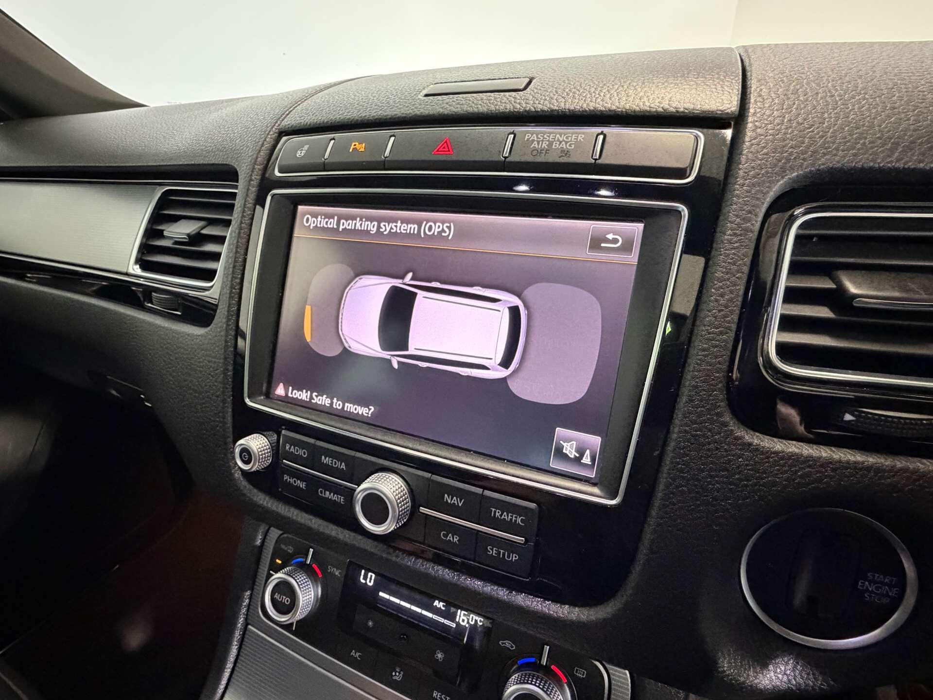Volkswagen Touareg view 46