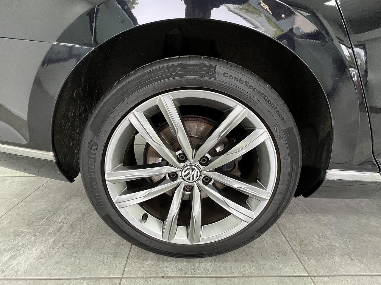 Volkswagen Passat view 21