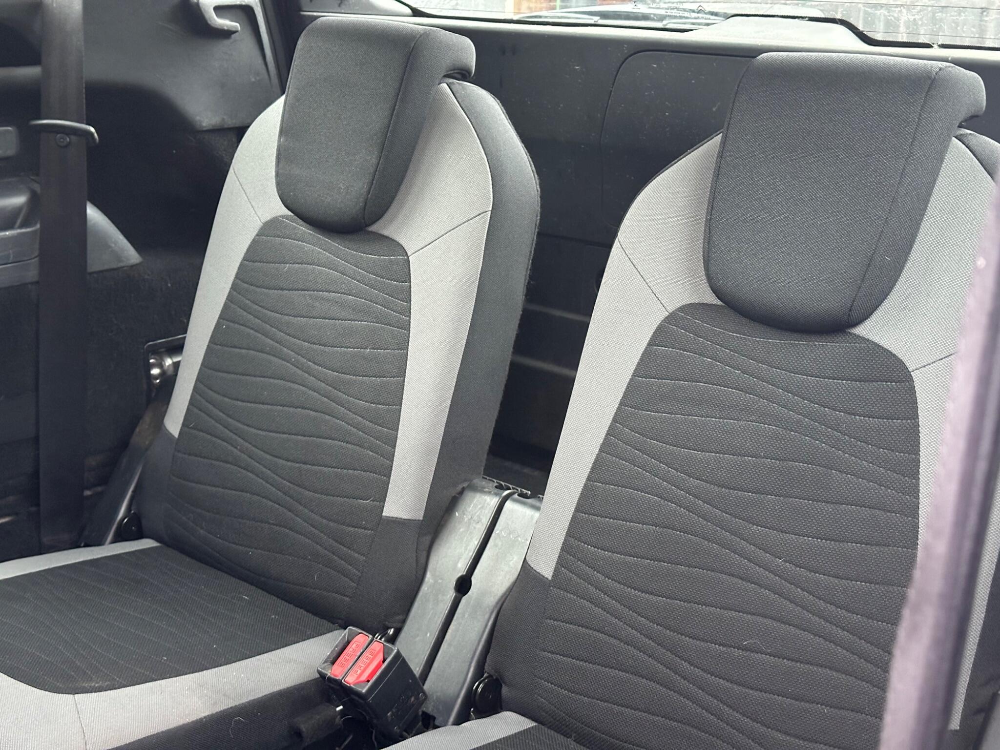 Citroen Grand C4 Picasso view 15