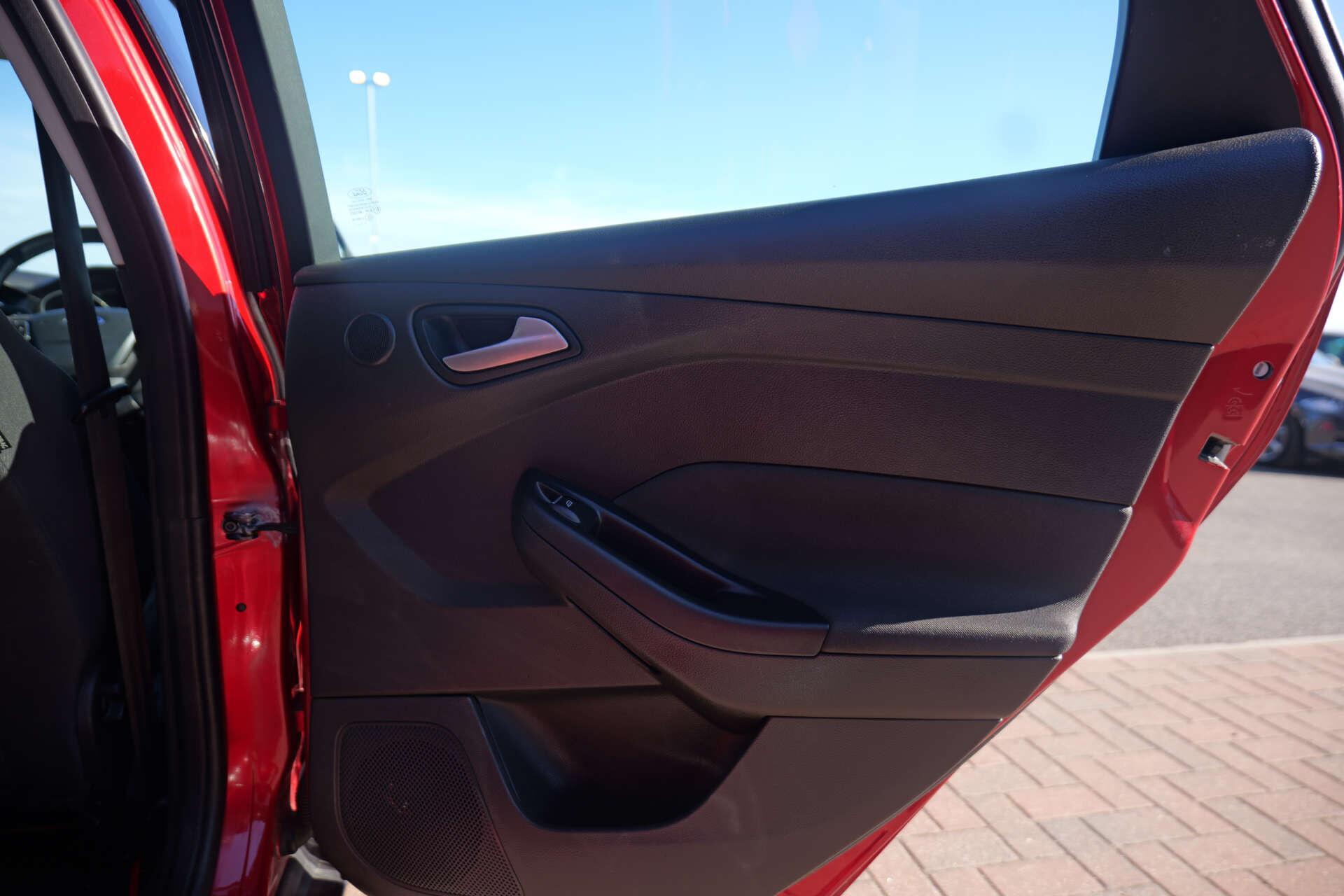 Ford Focus view 51