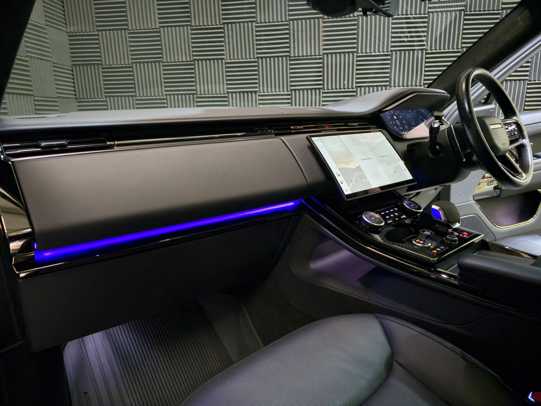 Land Rover Range Rover Sport view 16