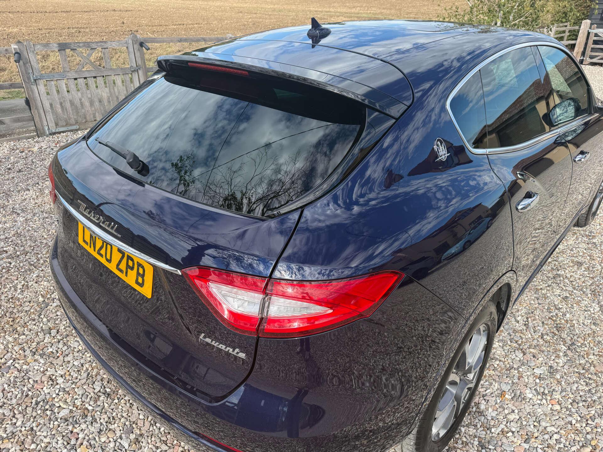 Maserati Levante view 10