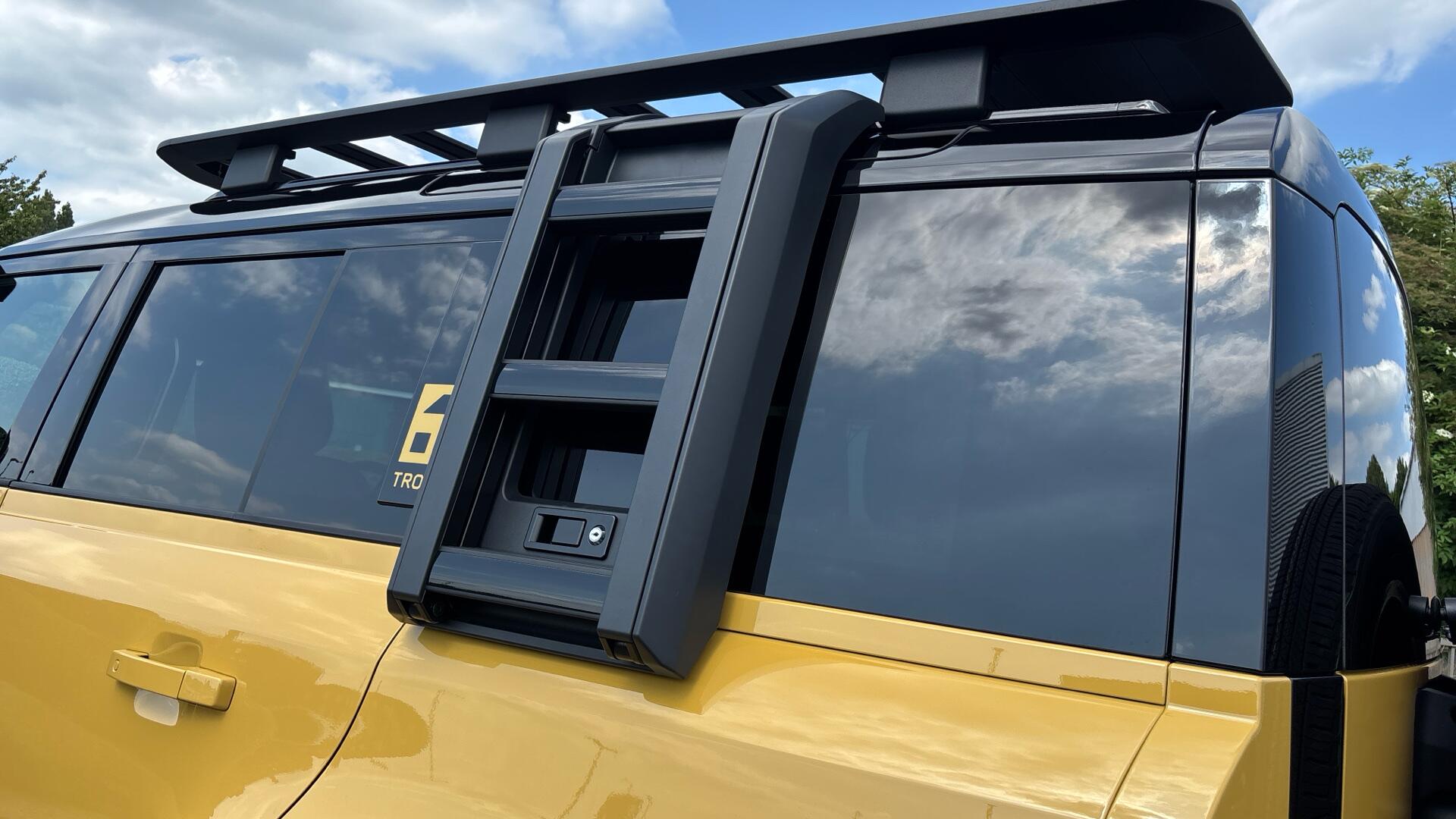 Land Rover Defender view 34