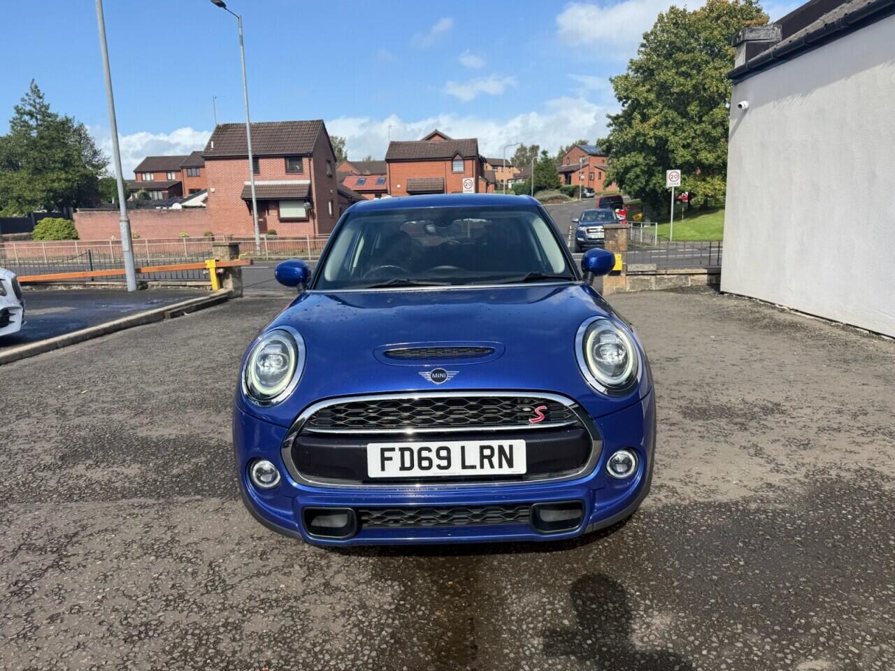 Mini Hatch view 10