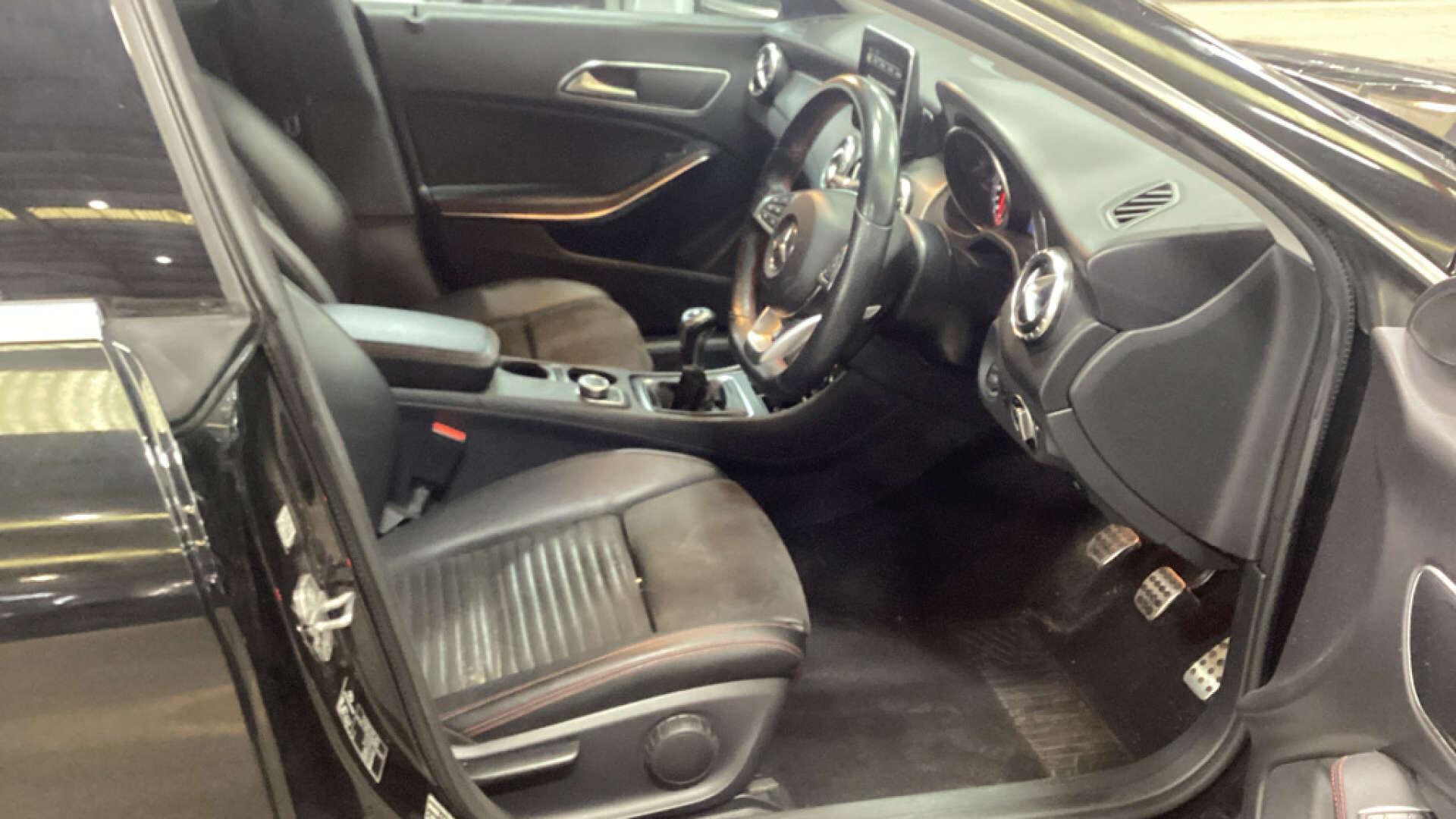 Mercedes-Benz Cla view 10