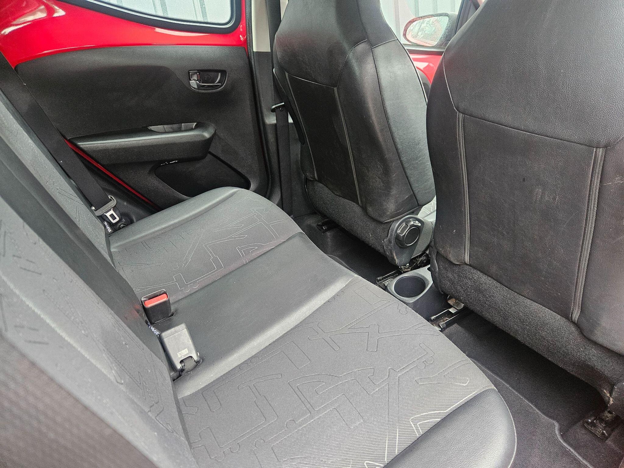 2015 Toyota AYGO image 40