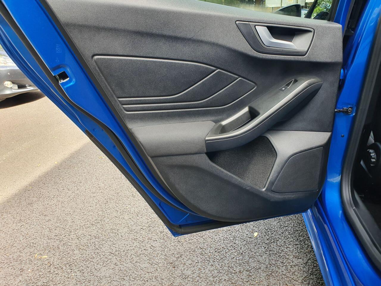 Ford Focus view 21