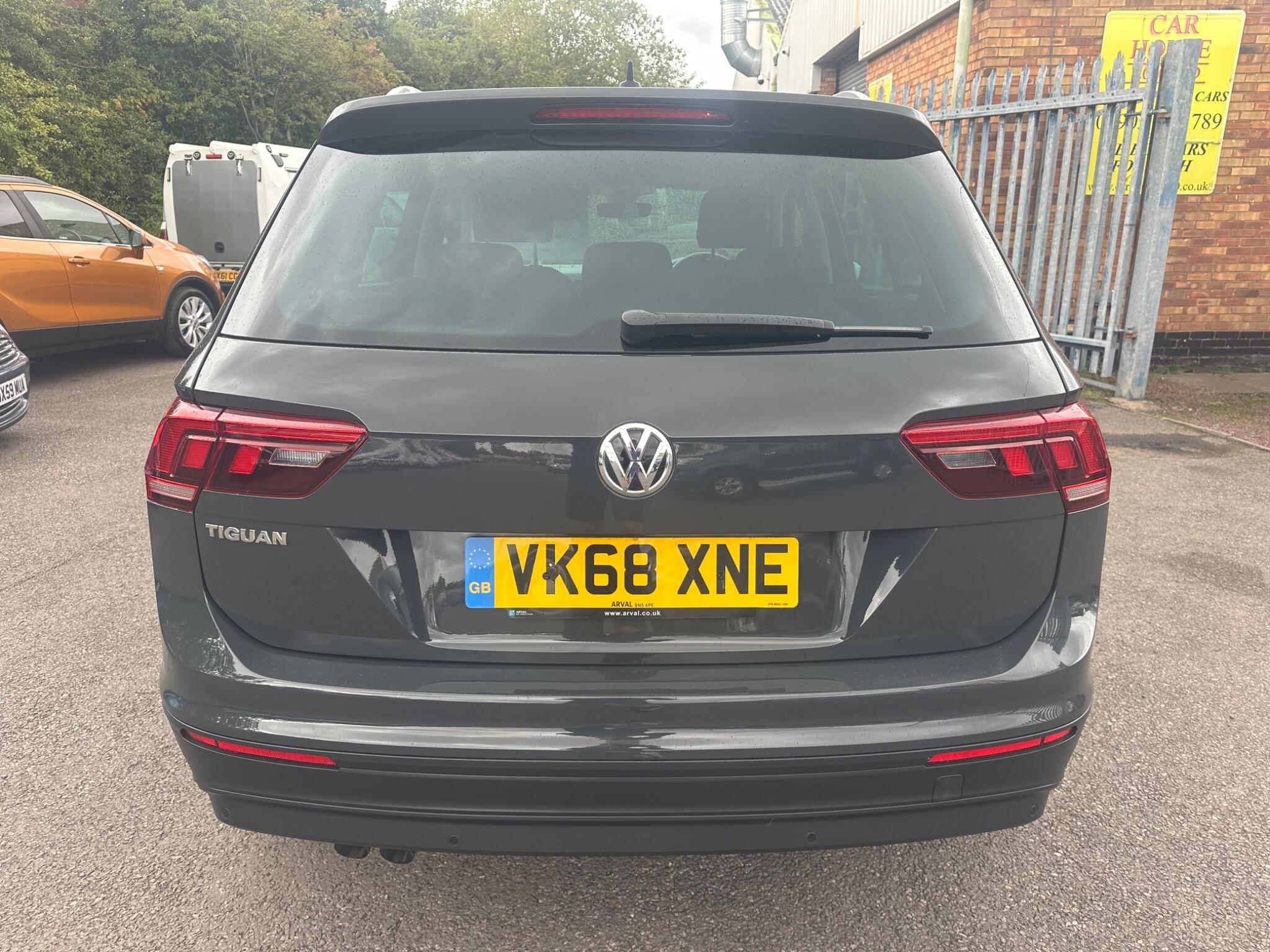 Volkswagen Tiguan view 13