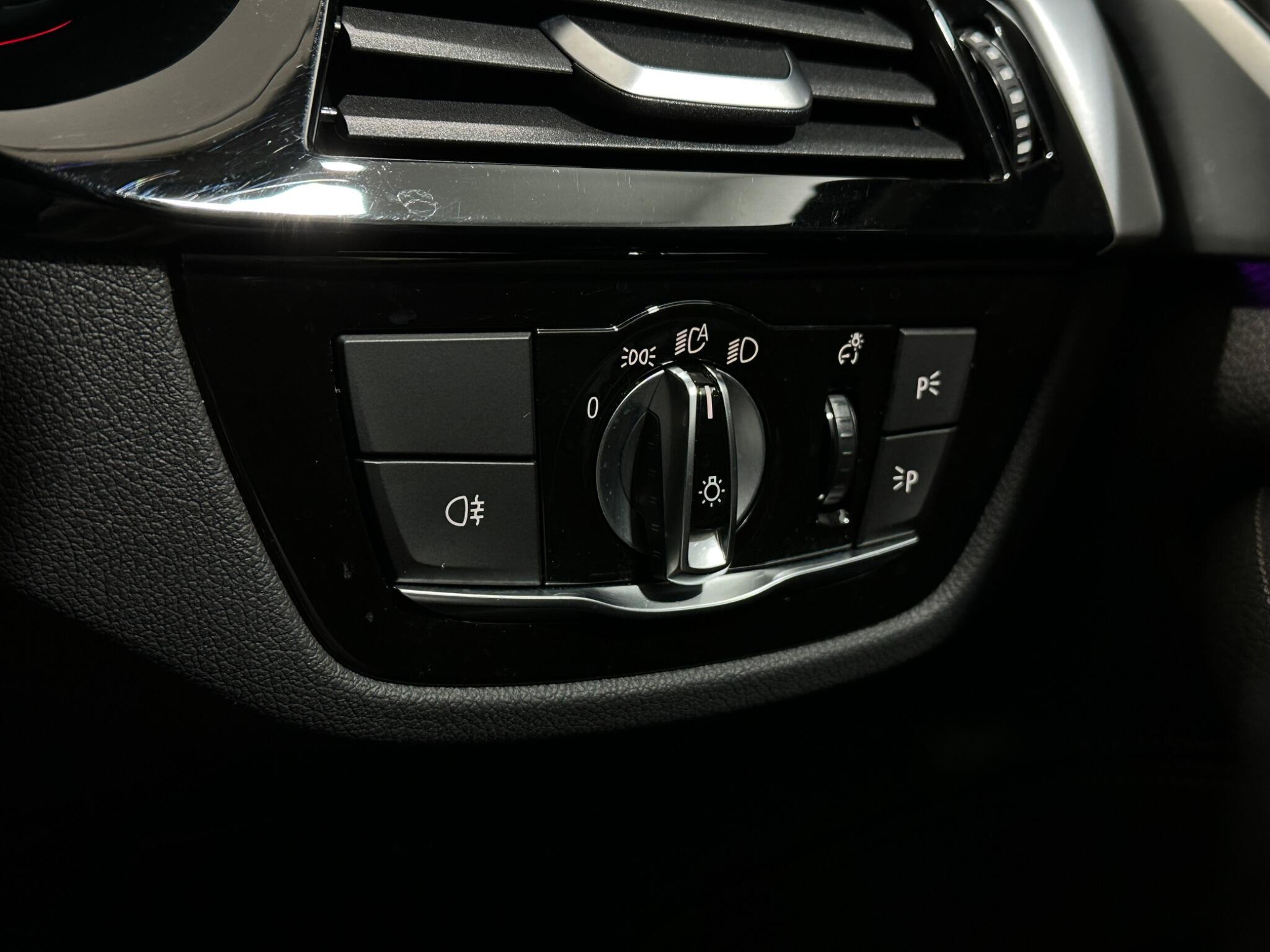 BMW 5 Series view 18