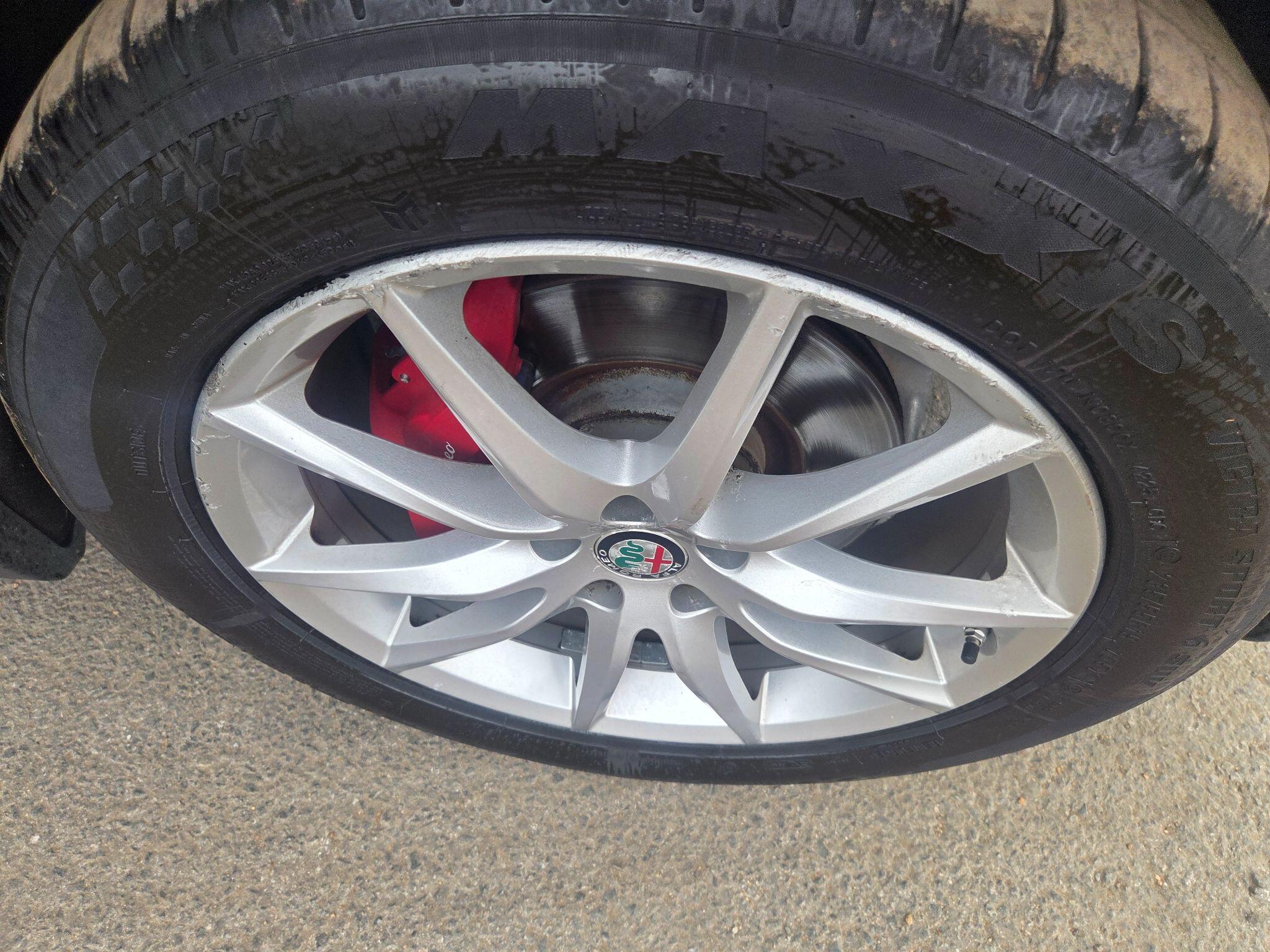 Alfa Romeo Stelvio view 27