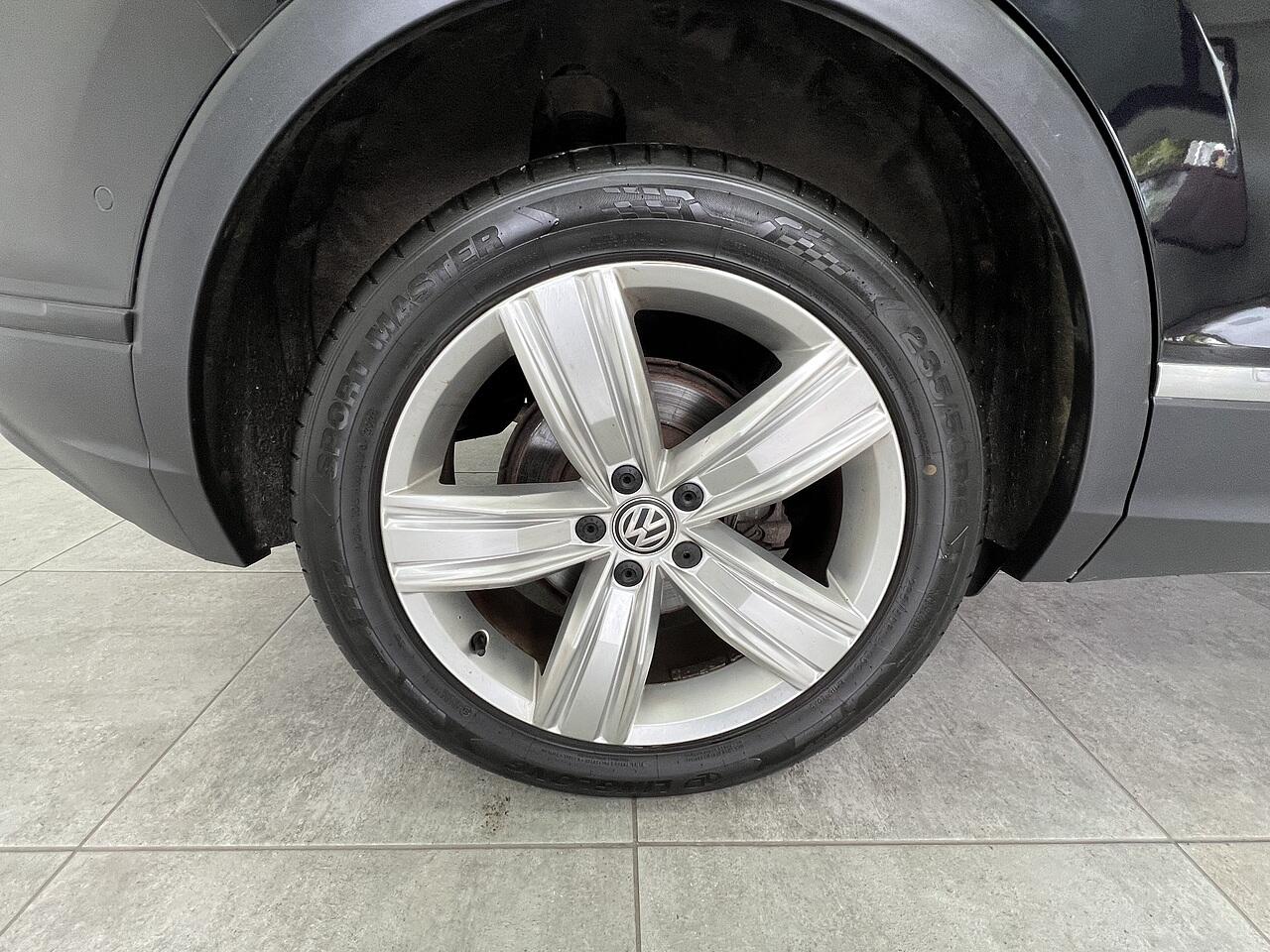 Volkswagen Tiguan view 23