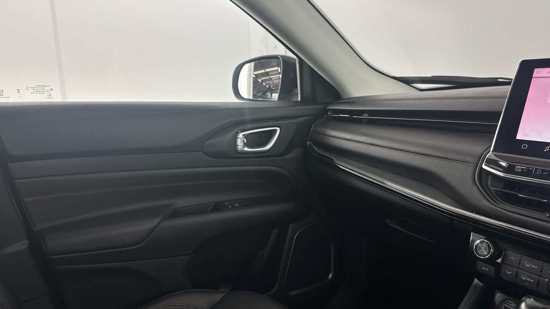 Jeep Compass view 39