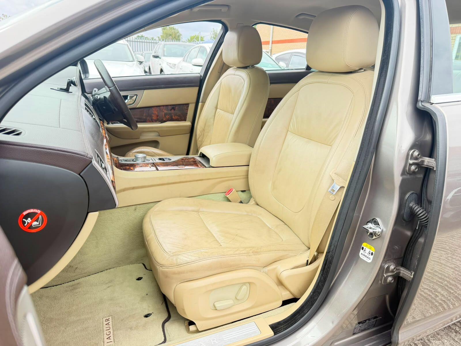 Jaguar XF view 15
