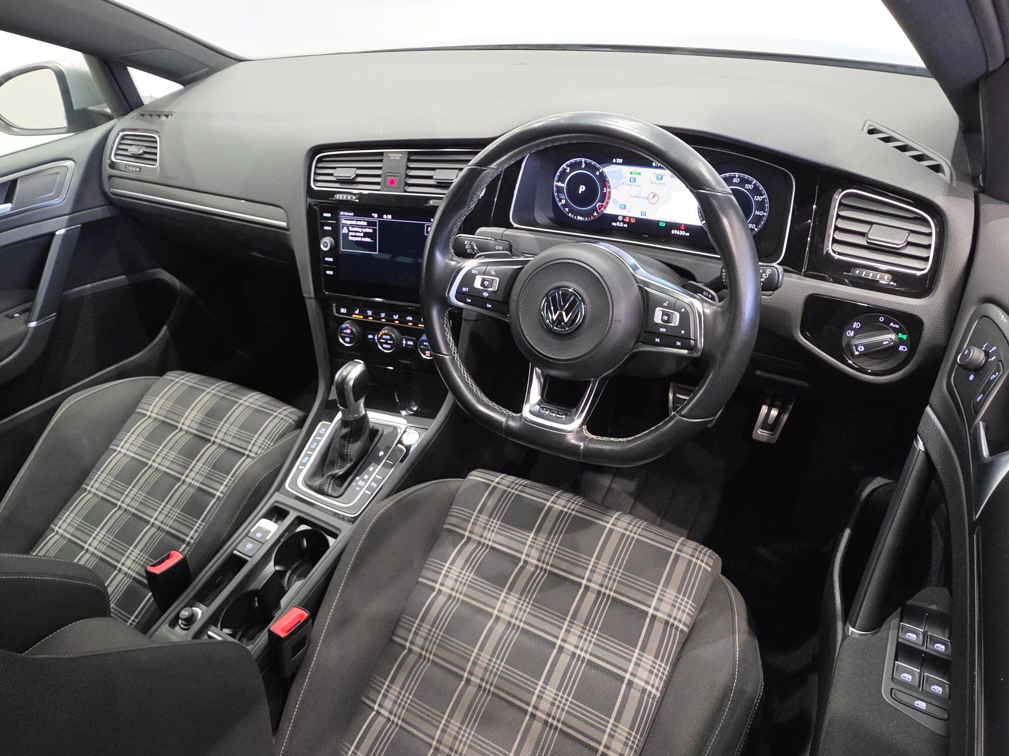 Volkswagen Golf view 82