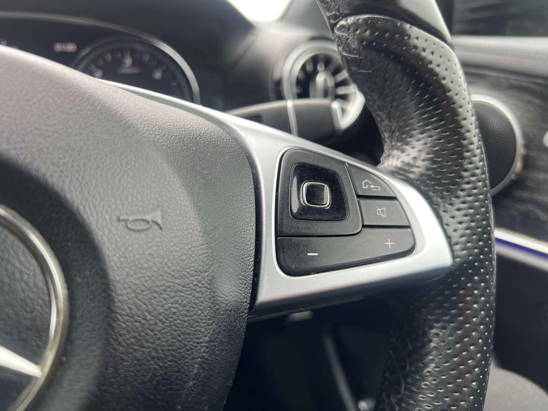 Mercedes-Benz E-Class view 23