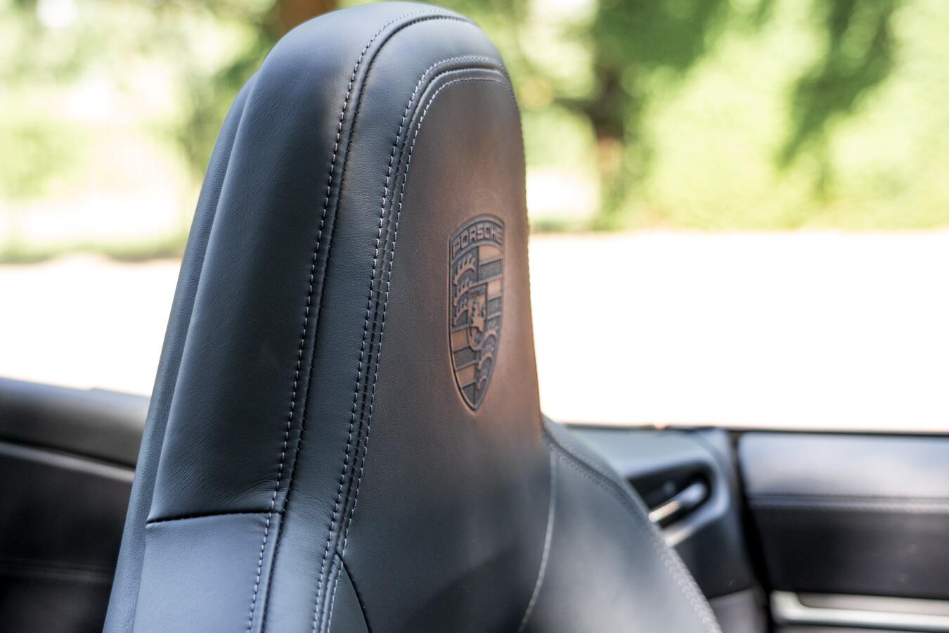 Porsche 911 view 32