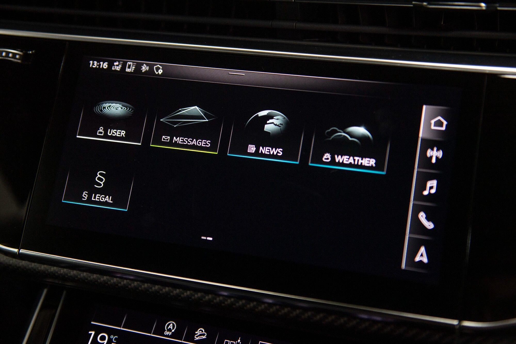 Audi RSQ8 view 21