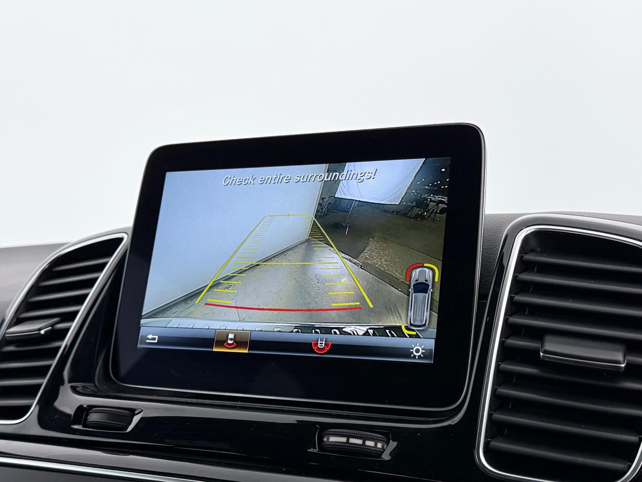 Mercedes-Benz GLE view 32