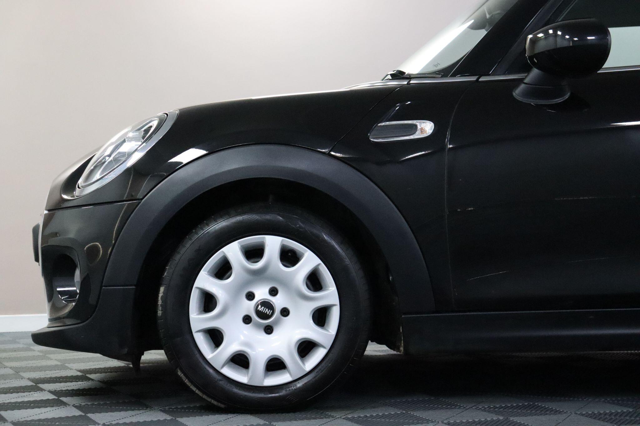 Mini Hatch view 27