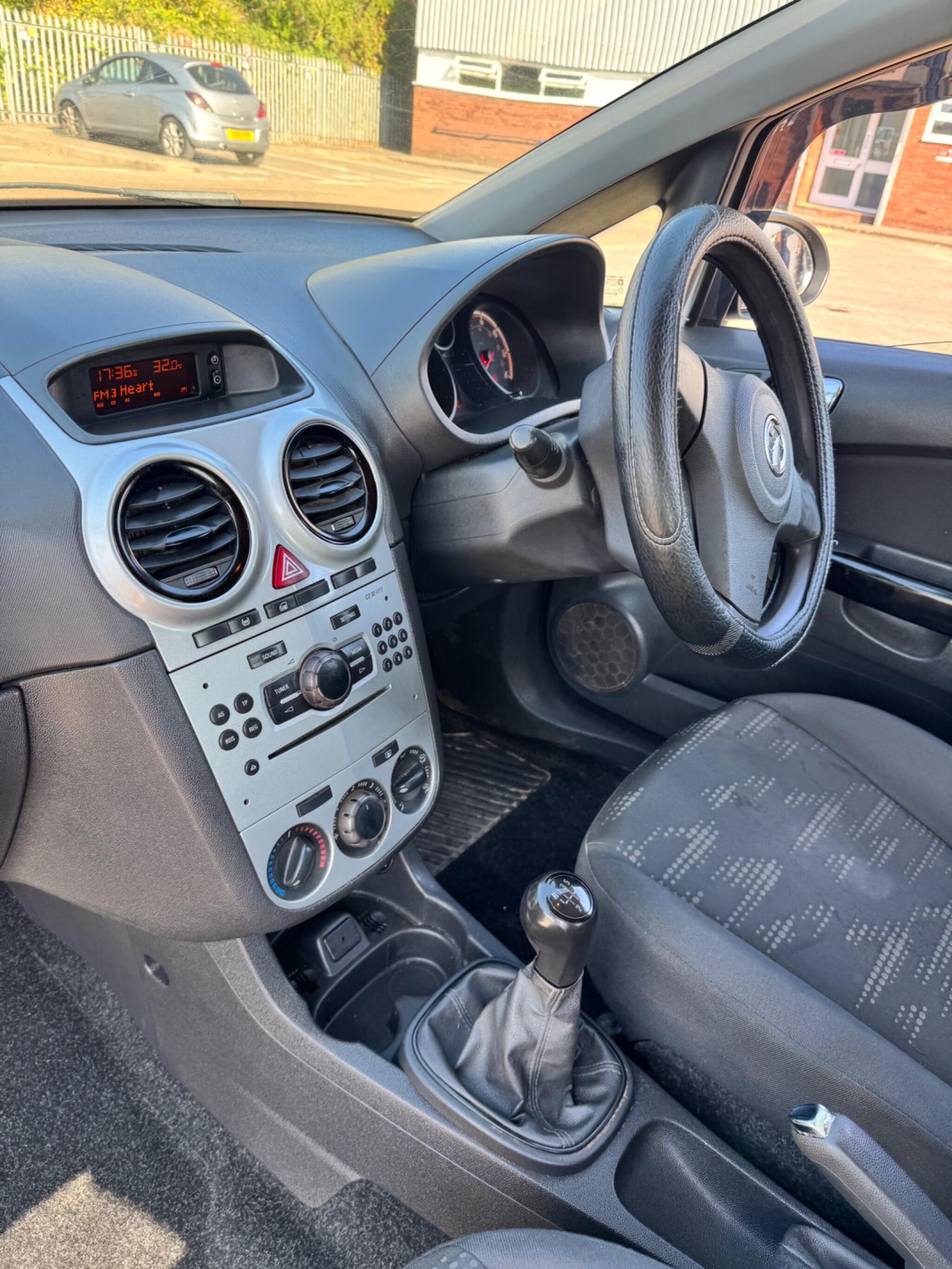 Vauxhall Corsa Van view 28