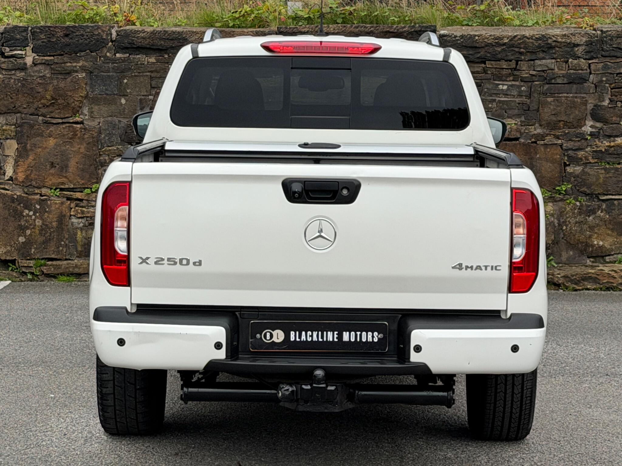 Mercedes-Benz X-Class view 6