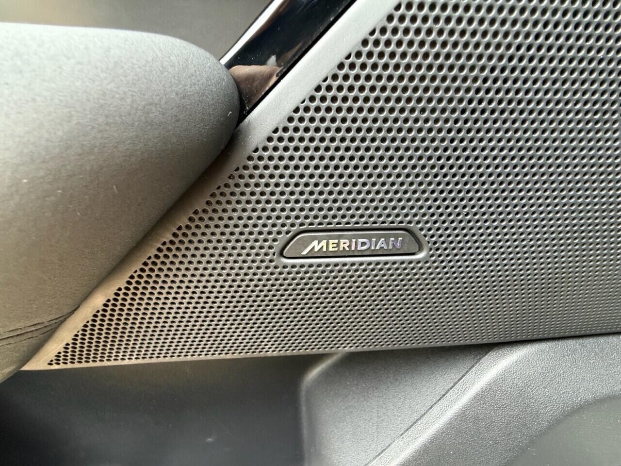 Land Rover Range Rover Velar view 14