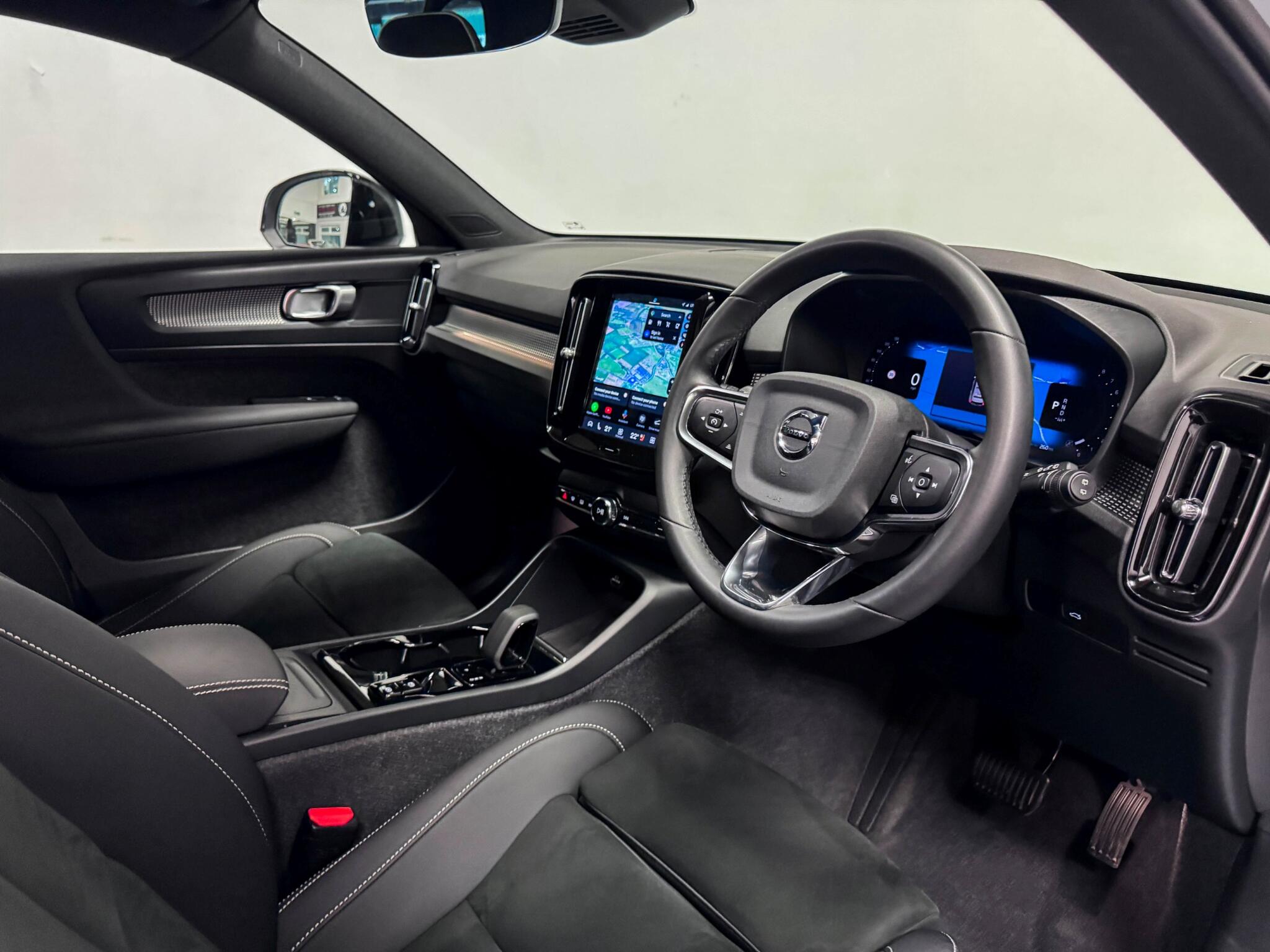 Volvo XC40 view 35