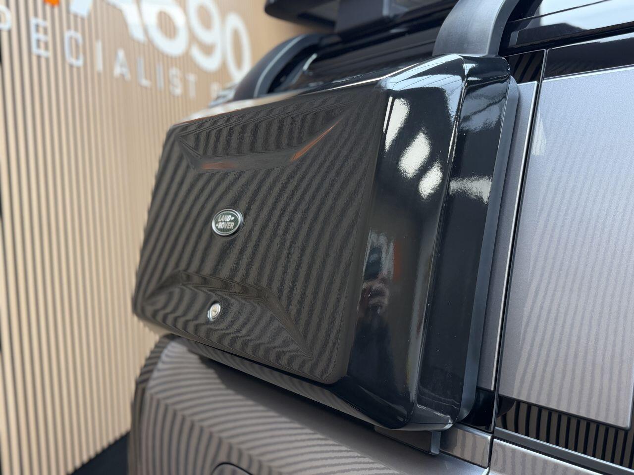 Land Rover Defender 110 view 16