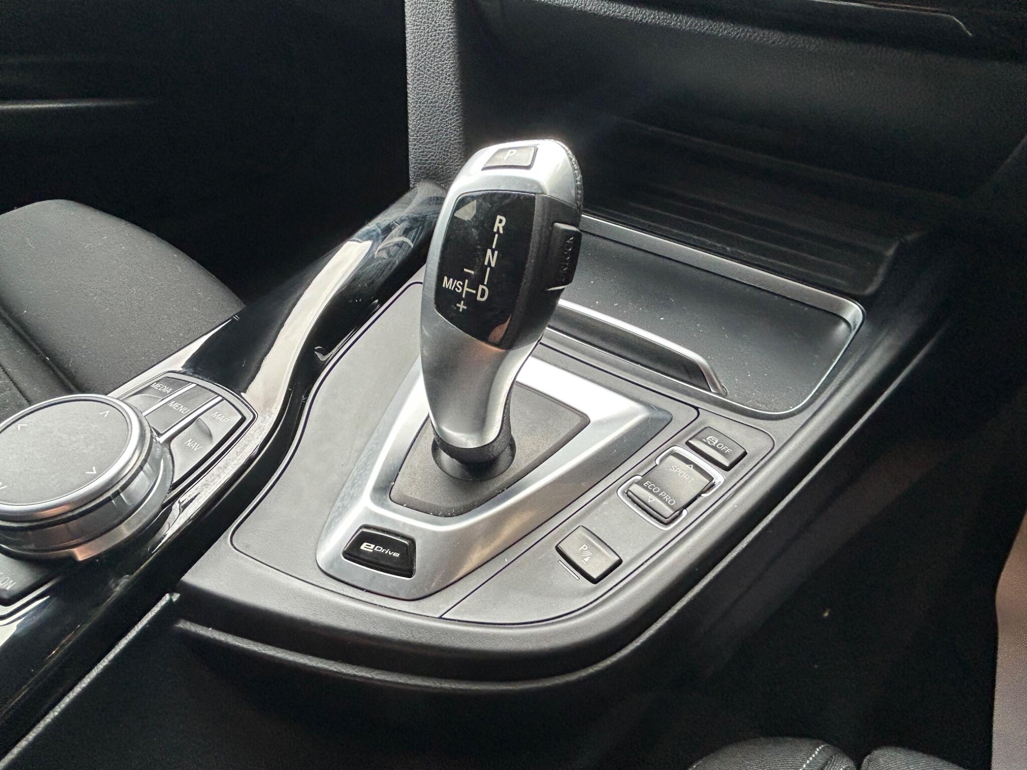 BMW 3 Series view 22