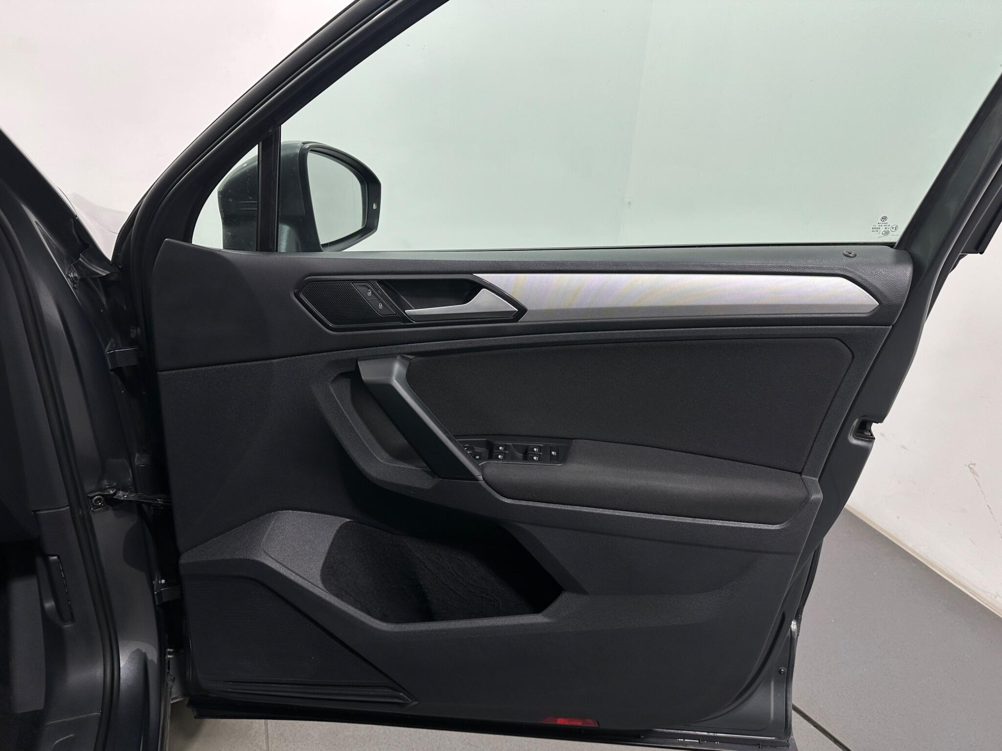 Volkswagen Tiguan view 28