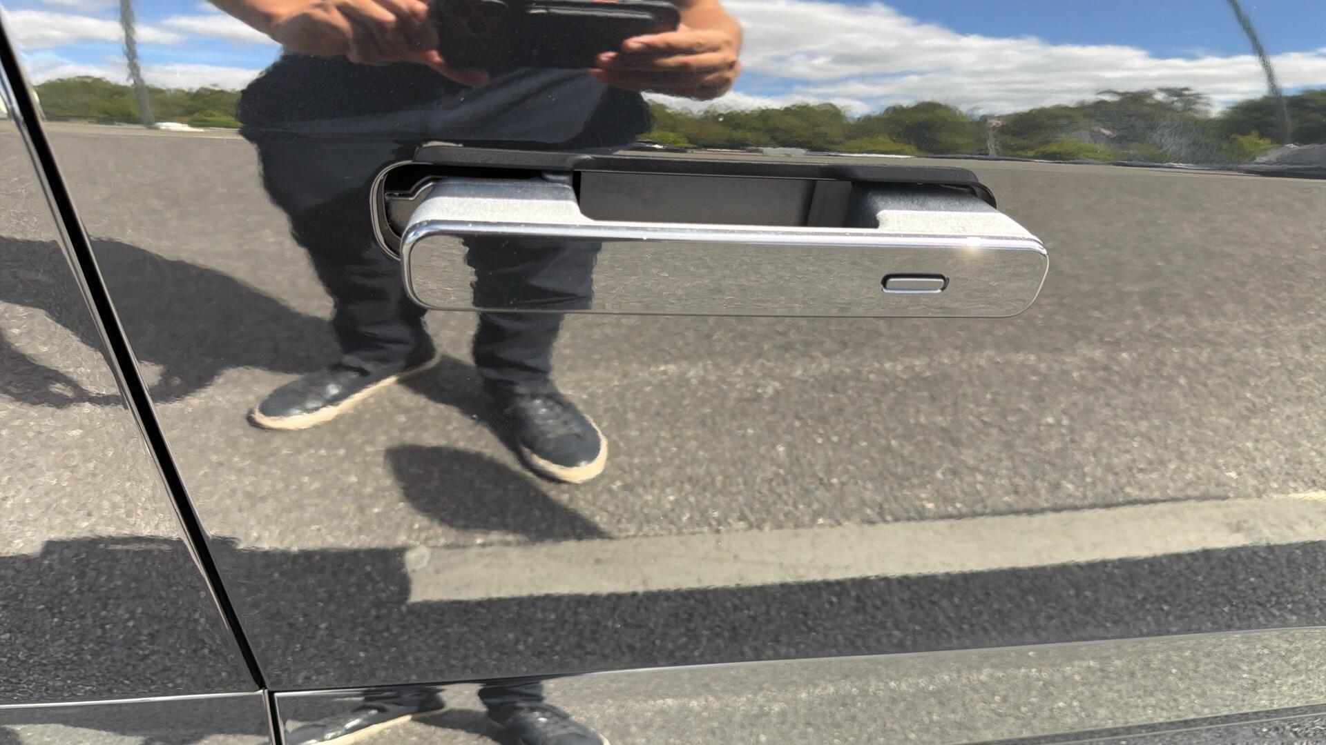 Jaguar I-Pace view 28