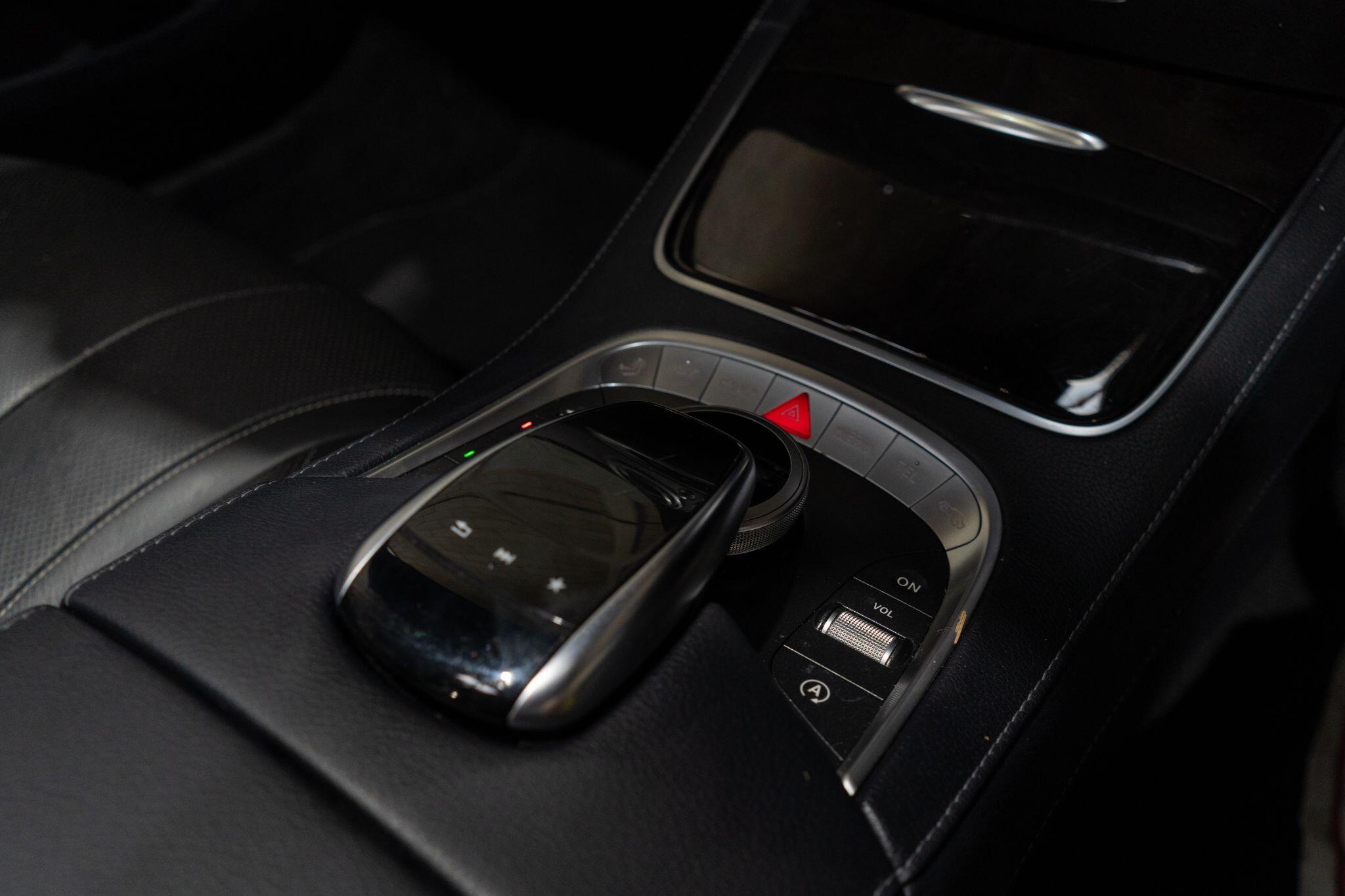Mercedes-Benz S-Class view 22